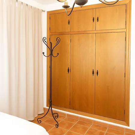 Casa Con Jardin Privado Y Piscina Comunitaria Con 2 Casas Solo Alquilamos A Familias Conil De La Frontera