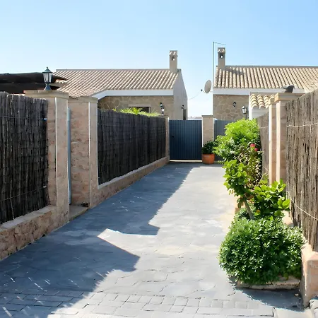 Casa Con Jardin Privado Y Piscina Comunitaria Con 2 Casas Solo Alquilamos A Familias Daire Conil De La Frontera