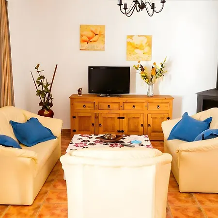 Casa Con Jardin Privado Y Piscina Comunitaria Con 2 Casas Solo Alquilamos A Familias
