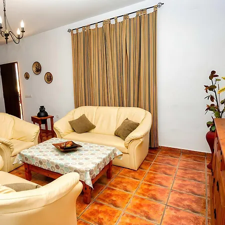 Casa Con Jardin Privado Y Piscina Comunitaria Con 2 Casas Solo Alquilamos A Familias