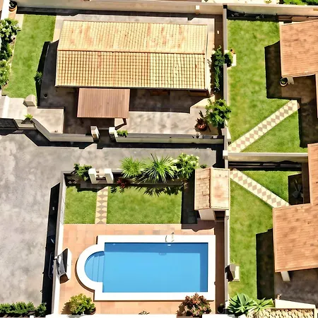 Casa Con Jardin Privado Y Piscina Comunitaria Con 2 Casas Solo Alquilamos A Familias Daire