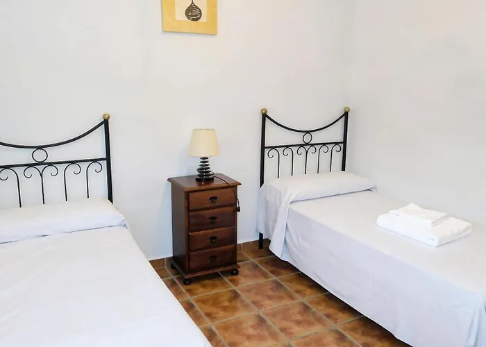 Casa Con Jardin Privado Y Piscina Comunitaria Con 2 Casas Solo Alquilamos A Familias *