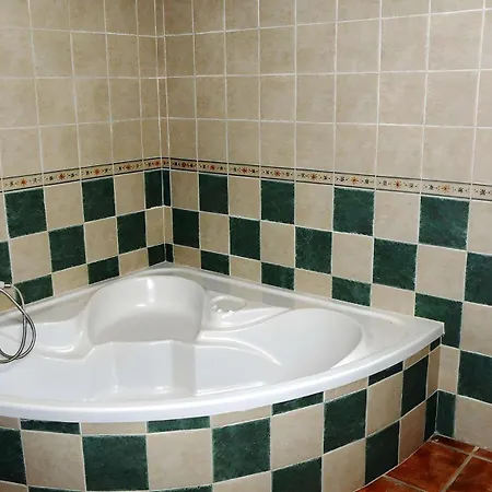 Casa Con Jardin Privado Y Piscina Comunitaria Con 2 Casas Solo Alquilamos A Familias コニル・デ・ラ・フロンテラ