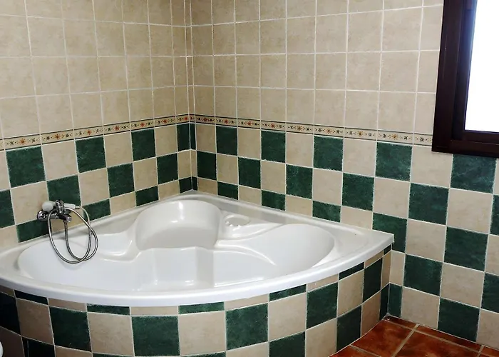 Casa Con Jardin Privado Y Piscina Comunitaria Con 2 Casas Solo Alquilamos A Familias コニル・デ・ラ・フロンテラ