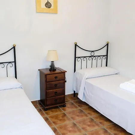 Casa Con Jardin Privado Y Piscina Comunitaria Con 2 Casas Solo Alquilamos A Familias *