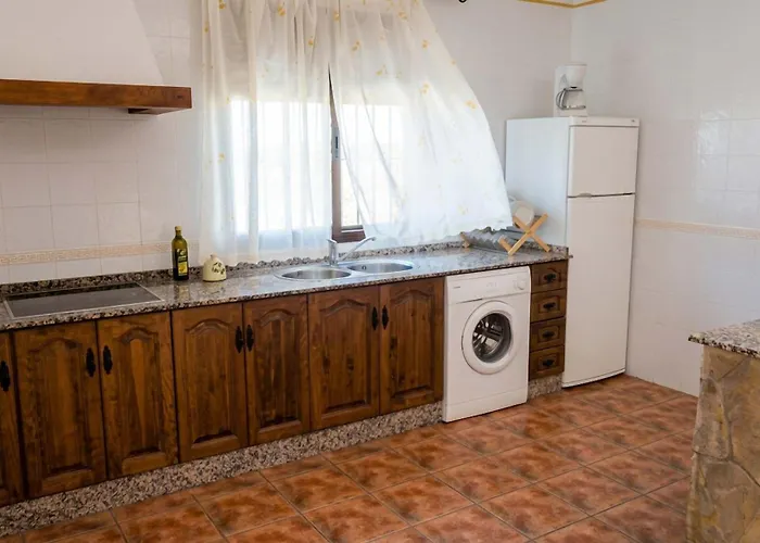 Casa Con Jardin Privado Y Piscina Comunitaria Con 2 Casas Solo Alquilamos A Familias * Conil de la Frontera